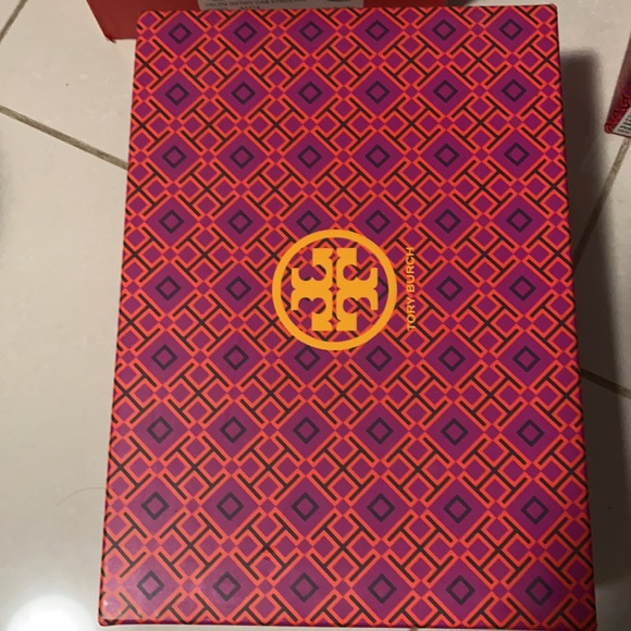 Sandals, only wore it once, in great condition - Picture 3 of 4